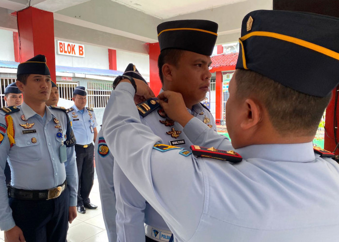 Karutan Kota Agung Pimpin Upacara Kenaikan Pangkat Pegawai 