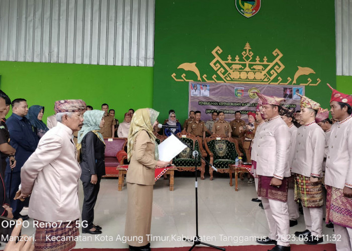 Bupati Dewi Handajani Mengukuhkan Kepengurusan MPAL Tanggamus 2022-2026