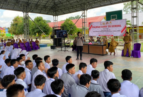 Polwan Cantik Polres Tulang Bawang Beri Tips Bijak Bermain Sosmed, Poin Ke 7 Hukumnya 'Fardu Ain'