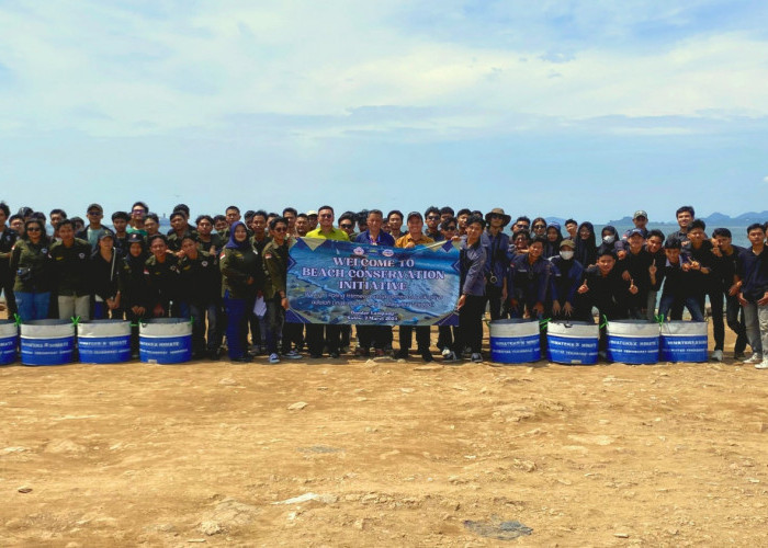Jaga Lingkungan, Mahasiswa UTI Lakukan Upaya Konservasi Pantai