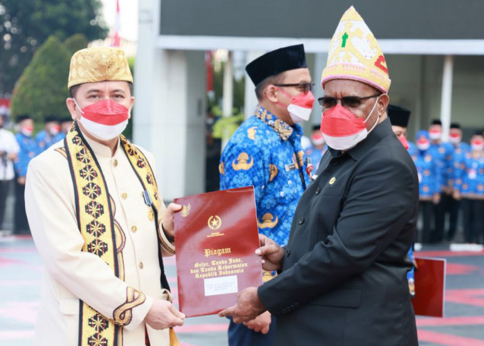 Kali Ketiga, Dirjen Bina Keuangan Daerah Kemendagri Terima Satyalancana 