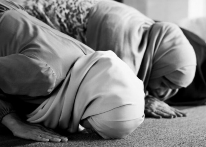 Hukum Sholat Tarawih Bagi Wanita, Lebih Baik di Masjid atau di Rumah?
