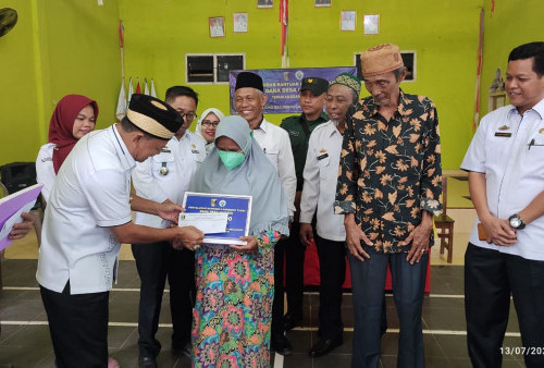 Bupati Lampung Timur Salurkan BLT DD Tahap II