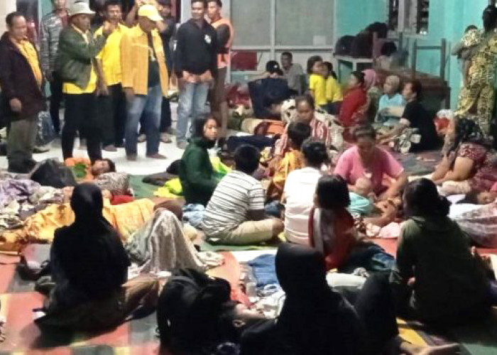 Wakil Ketua DPRD Lampung Selatan Bantu Korban Banjir di Desa Banyumas 
