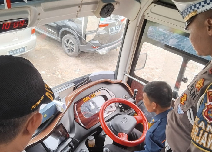 Operasi Keselamatan Krakatau 2025, Satlantas Polres Tanggamus Periksa Kelayakan Bus Damri 