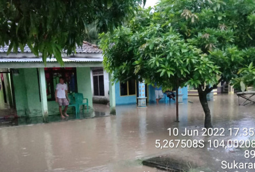 Way Tenumbang Meluap, Puluhan Rumah Terendam