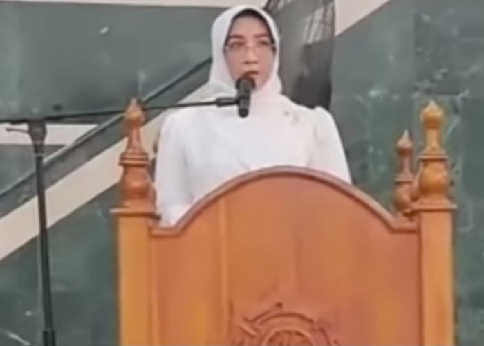 Viral Wanita Berbaju Putih Disebut Beri Khutbah, Terkait Ponpes Al Zaytun? Cek Faktanya 