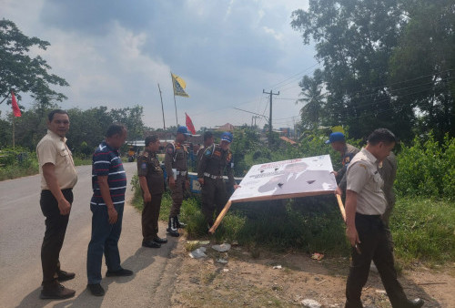 Pemkab Tubaba Tertibkan Banner Balon Gubernur 