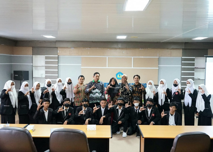 Siswa SMK Roudhotul Tolibin Gelar Kunjungan Pembelajaran ke Unila