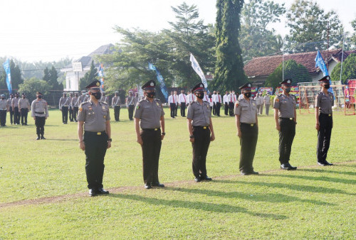 24 Personel Polres Tulang Bawang Dapat Kado Naik Pangkat, Kapolres Ingatkan Konsekuensinya