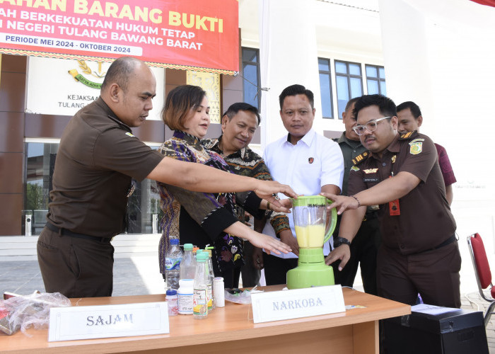 Pemkab Tubaba Saksikan Pemusnahan Barang Bukti 20 Kasus Pidana Oleh Kejari