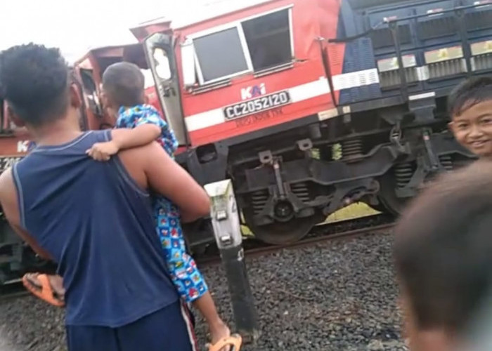 KA Babaranjang Tabrakan di Stasiun Rengas, 4 Orang Alami Luka-luka