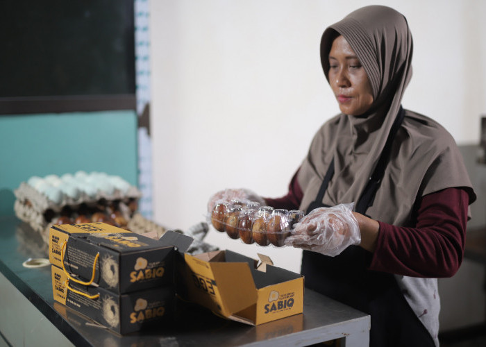 Program Klasterkuhidupku Bikin Usaha Telur Asin Ini Tambah Sukses dan Raih Penghargaan Top 5 Local Hero