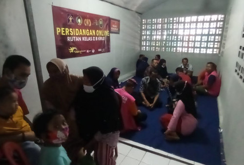 Hari Pertama, Suasana Haru Selimuti Kunjungan Keluarga di Rutan Krui
