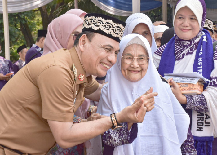 Wali Kota Metro Tegaskan Petugas Haji Jangan Lalai terhadap Tugasnya