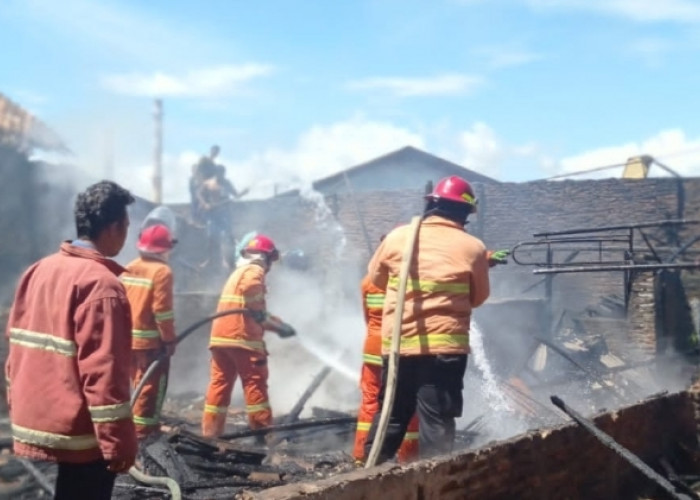 Kebakaran di Way Lunik Tadi Pagi Sisakan Duka Mendalam, Korban Alami Kerugian Ratusan Juta