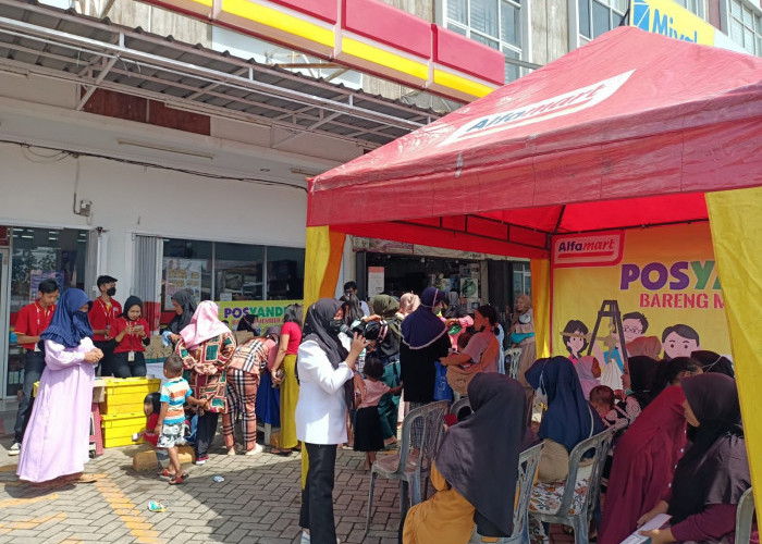 Alfamart Rutin Gelar Posyandu di Toko