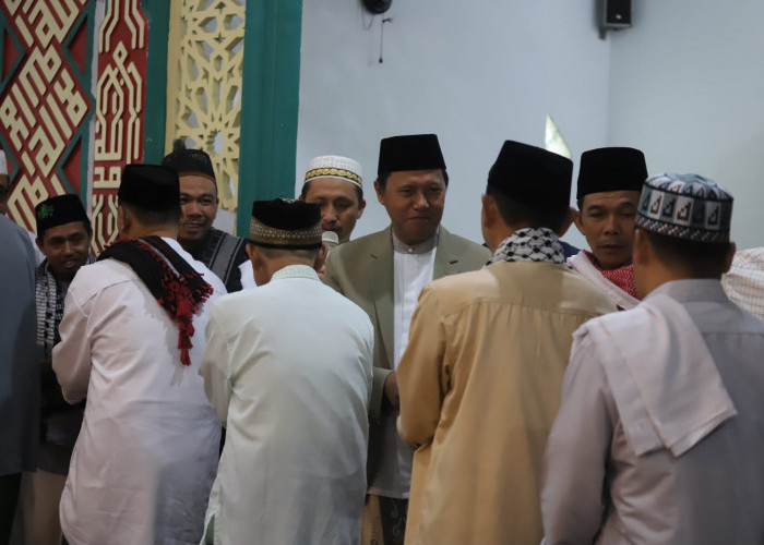 Pj Bupati Lampung Barat, Dandim dan Ketua MUI Shalat Id di Masjid Agung Baiturrahim