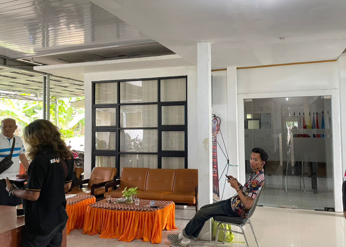 Komisioner KPU Kota Metro Tidak Ada di Kantor Pasca Pengumuman Pembatalan Paslon