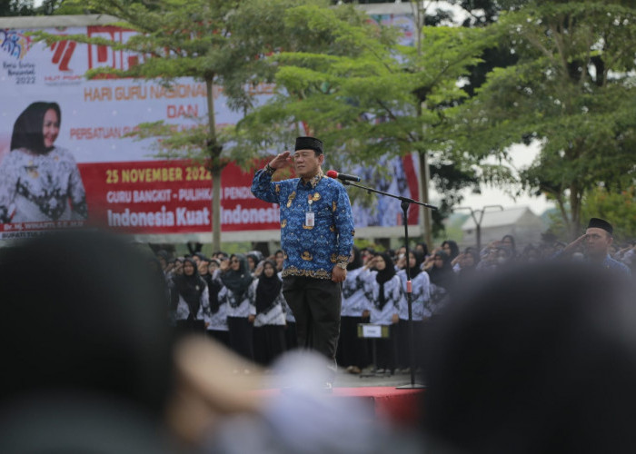 Peringati Hari Guru, Anthoni Sampaikan Pesan Bupati Winarti, Begini Isinya