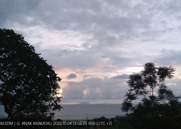 Kondisi Gunung Anak Krakatau : Selama 6 Jam, 5 Kali Alami Gempa
