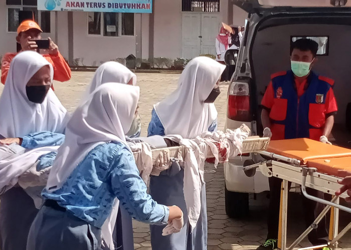 Puluhan Siswa SMAN 1 Gedong Tataan Pesawaran Terkena Reruntuhan Bangunan, Ternyata…