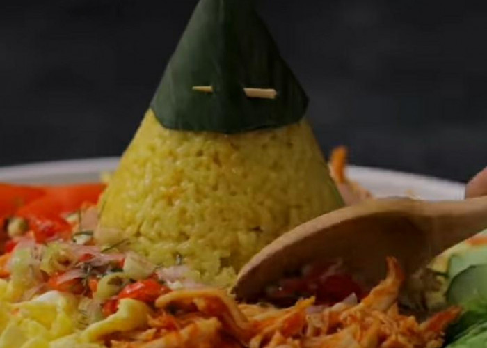 Hari Biasa Tapi Pengen Makan Tumpeng, Simak Resep Masak Tumpeng Mini Ayam Suwir Berikut