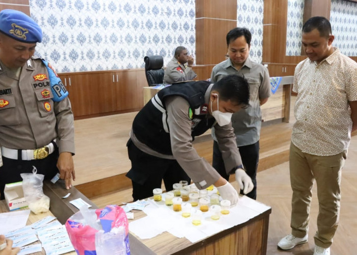 Nah Lho, Seluruh Personel Satres Narkoba Polres Tulang Bawang Dicek Urine, Hasilnya...