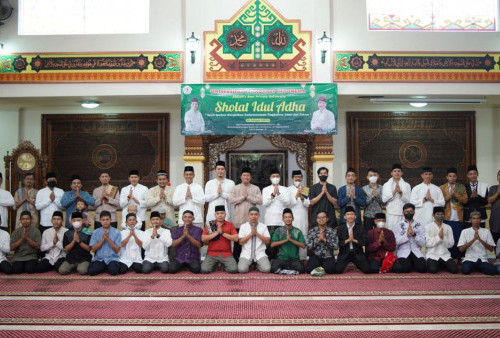 Rektor UTI Dr. H.M Nasrullah: Salat Id Jadi Lambang Ketaatan kepada Allah SWT