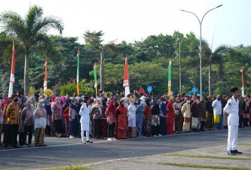 Parade Pakaian Adat Meriahkan Upacara Peringatan HUT Ke-77 RI di Itera 