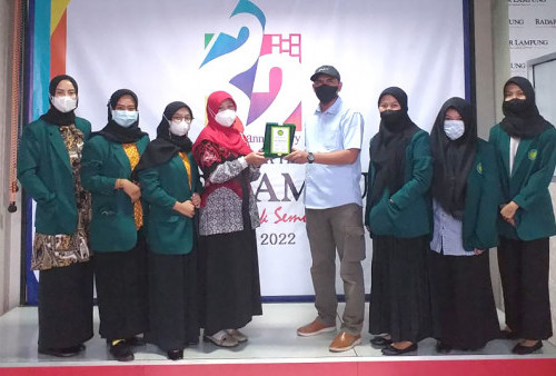 Mahasiswa UML Belajar Bahasa Jurnalistik di Radar Lampung