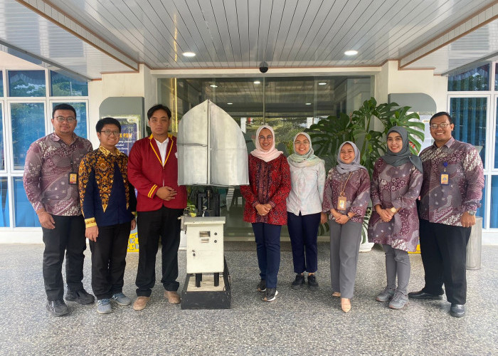 Mahasiswa Teknokrat Serahkan Inovasi PLTB Ke Kementerian PUPR