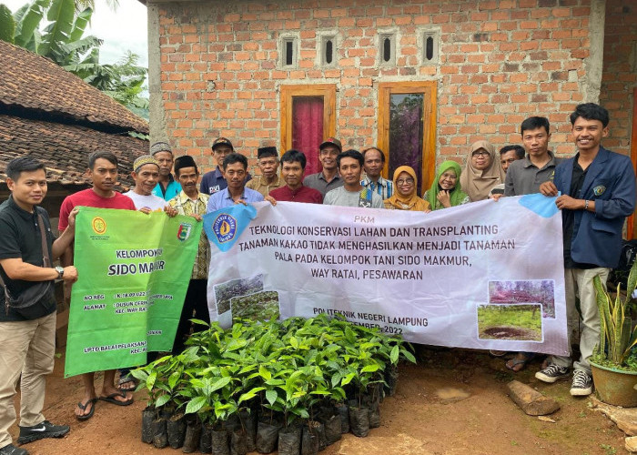 Pengabdian : Tim Dosen Polinela Beri Pelatihan Teknologi Konservasi Lahan dan Transplanting di Pesawaran