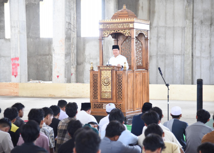 Shalat Jumat di Masjid Al Hijrah, Rektor Universitas Teknokrat Indonesia Apresiasi Kontribusi Mahasiswa 