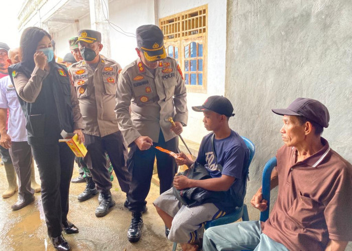 Kapolres Lampura Bersama Satgas Tanggap Bencana Sambangi Warga Korban Angin Puting Beliung, Ini yang Dilakukan