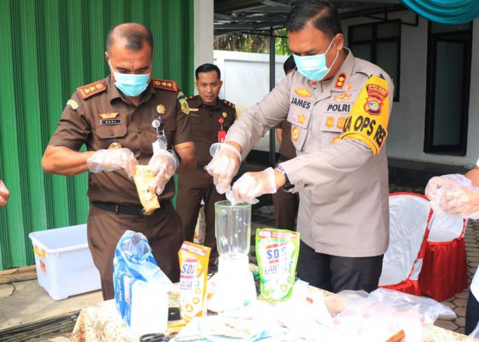 11,6 Gram Sabu dan Puluhan Barang Bukti Kejahatan di Tulang Bawang Dimusnahkan