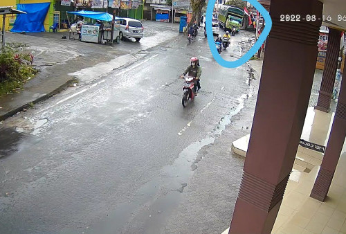 Menegangkan, Detik-detik Truk Alami Remblong dan Tabrak Pengendara Bermotor