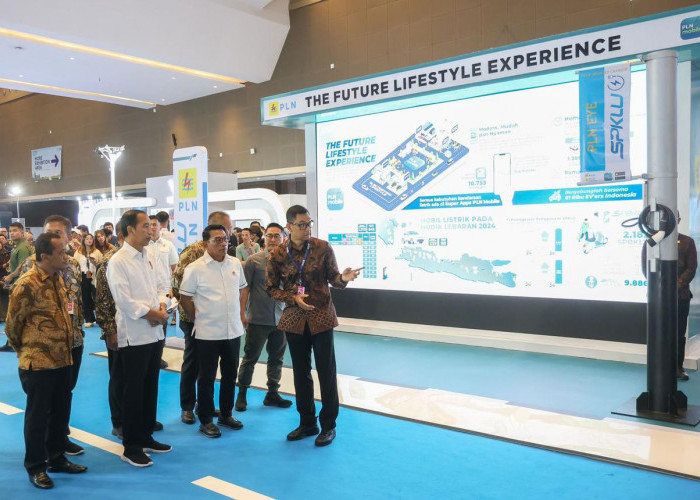 Dikunjungi Presiden, Dirut PLN Ungkap Kesiapan Ekosistem Kendaraan Listrik di Booth PLN di PEVS 2024