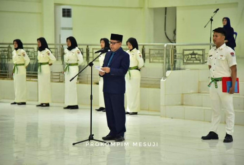Pj Bupati Mesuji Sulpakar Kukuhkan Pasukan Pengibar Bendera Merah Putih