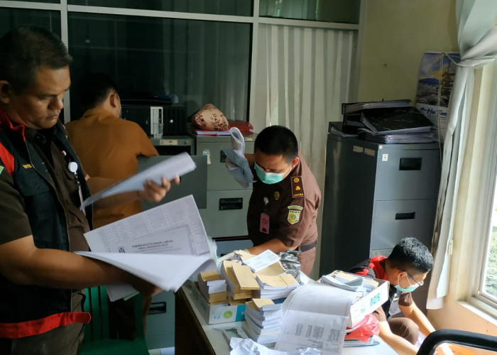 Kejati Geledah Kantor DLH