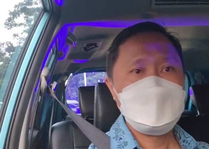 Sigit Djokosoetono : Bos Blue Bird Nyamar Jadi Supir Taksi, Pulang Kendarai Tesla