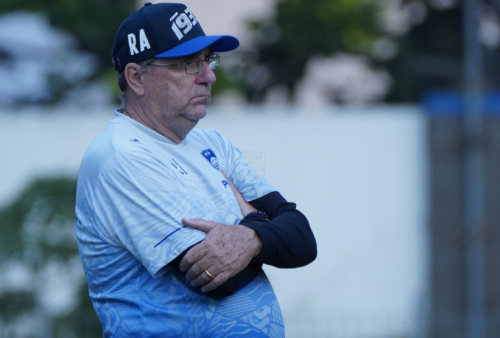 Persib Bandung Agendakan Gim Internal, Robert: Kami Harus Bangun Penyerangan yang Lebih Efisien 