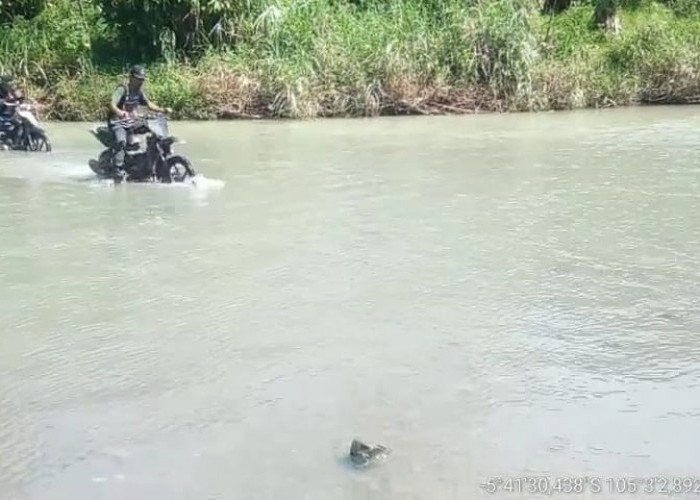 Warga Harapkan Pembangunan Jembatan Permanen