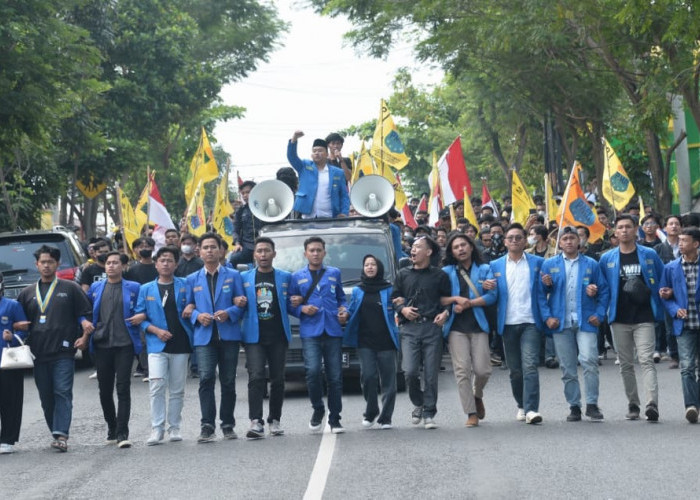 Dampak Kenaikan BBM, Mahasiswa Geruduk Kantor Dewan