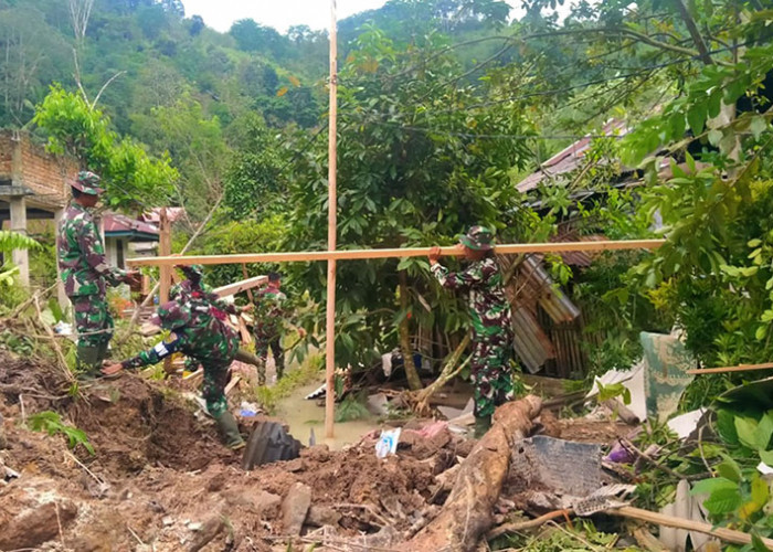 Tolong Pak! Korban Longsor di Suoh Butuh Bantuan  