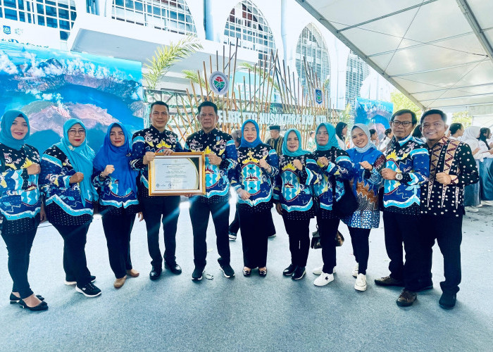 M. Firsada Terima Penghargaan Satya Lencana Bhakti Inovasi Desa dari Menteri Desa