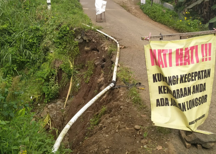 Jalan Alternatif ke Perkantoran Pemkab Tanggamus Lampung  Ambrol Diterjang Banjir Bandang, Ini Kondisi Terkini