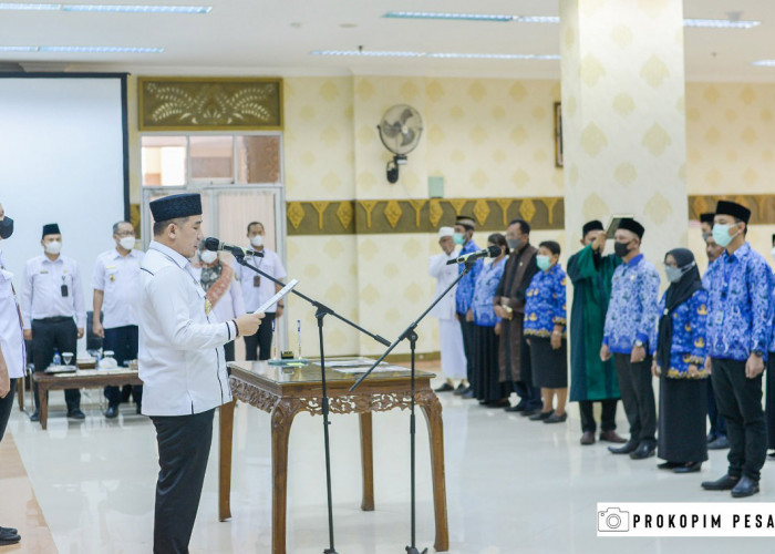 Ratusan Pejabat Dilantik, Bupati Pesawaran Beri Pesan Ini 