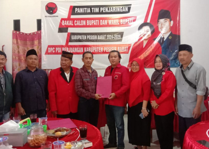 Mantan Sekda Pesisir Barat Kembalikan Berkas Pendaftaran Bacabup-Bacawabup di PDI Perjuangan