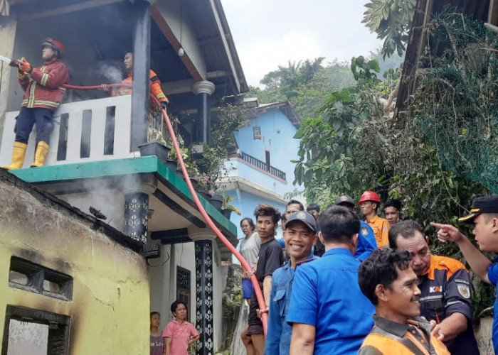 Kebakaran di Srengsem, Atap Rumah Ludes